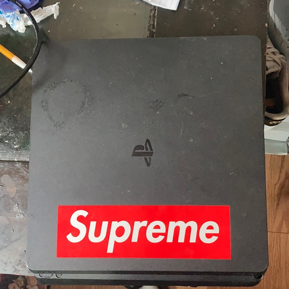 Ps4 console w cords and controller